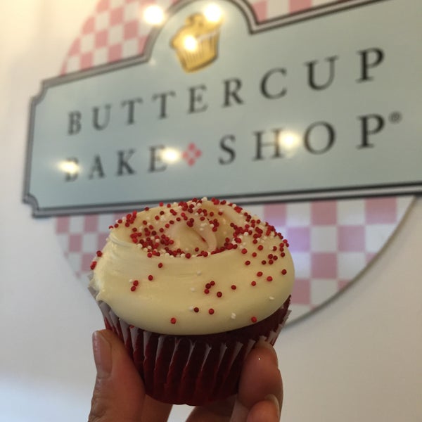 9/24/2015 tarihinde Erica N.ziyaretçi tarafından Buttercup Bake Shop'de çekilen fotoğraf