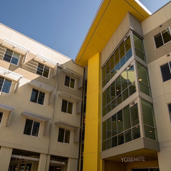 Yosemite Hall Central Davis 35 ziyaretçi