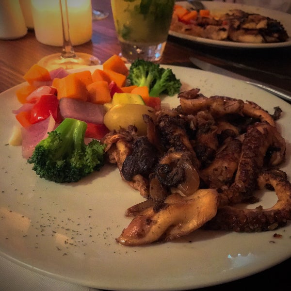 2/26/2017に•がMadre Tierra Seafood &amp; Steak Grillで撮った写真