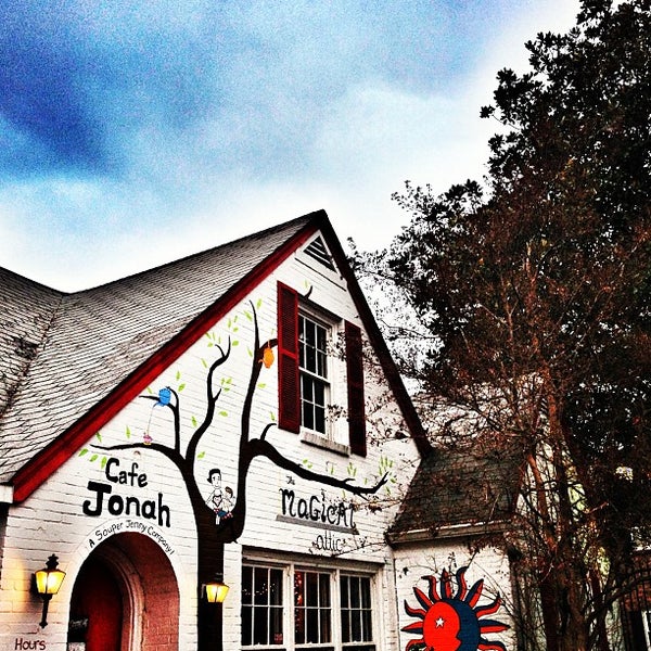 Foto tirada no(a) Cafe Jonah and The Magical Attic por Katie M. em 12/7/2012