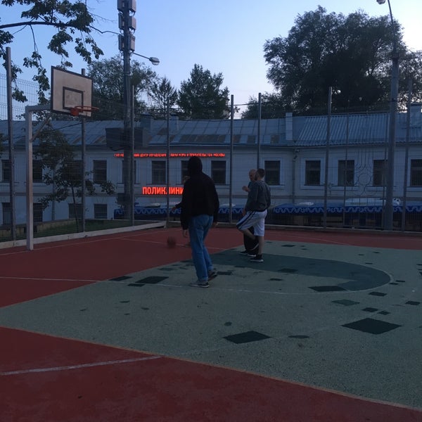 Корфу баскетбольная площадка