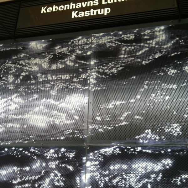 Das Foto wurde bei Flughafen Kopenhagen-Kastrup (CPH) von Audrey J. am 5/13/2013 aufgenommen