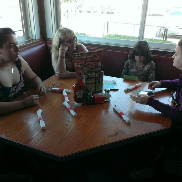 Photo taken at Chili&#39;s Grill &amp; Bar by Alex B. on 6/2/2013