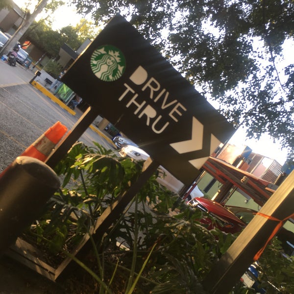 Foto diambil di Starbucks oleh Juan Carlos C. pada 2/3/2021