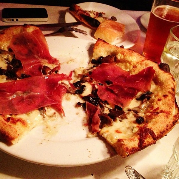 รูปภาพถ่ายที่ Pachino Pizzeria โดย TerriAnn v. เมื่อ 5/25/2013