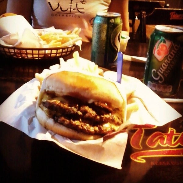 Снимок сделан в Tatoe&#39;s Burger пользователем Marcos B. 12/12/2013