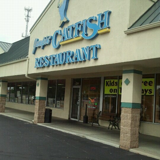 Jumpin' Catfish Restaurant Lees Summit에서 해산물 전문점일
