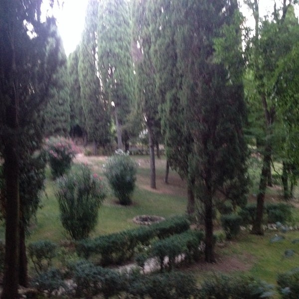 Photo taken at Villa Sciarra by Vanessa G. on 7/15/2014