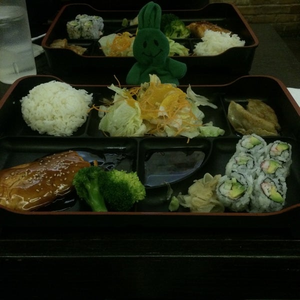 Снимок сделан в Iron Sushi пользователем greenie m. 11/10/2014