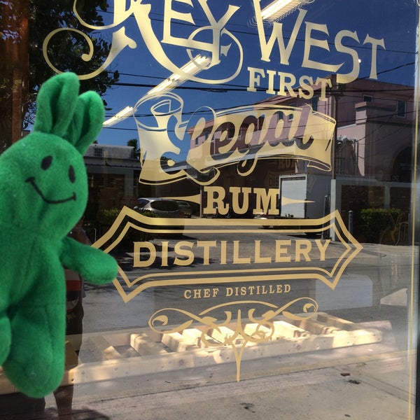 6/25/2015에 greenie m.님이 Key West First Legal Rum Distillery에서 찍은 사진