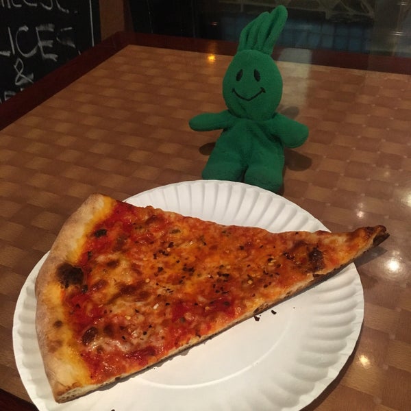 Foto diambil di Proto&#39;s Pizza oleh greenie m. pada 9/15/2016