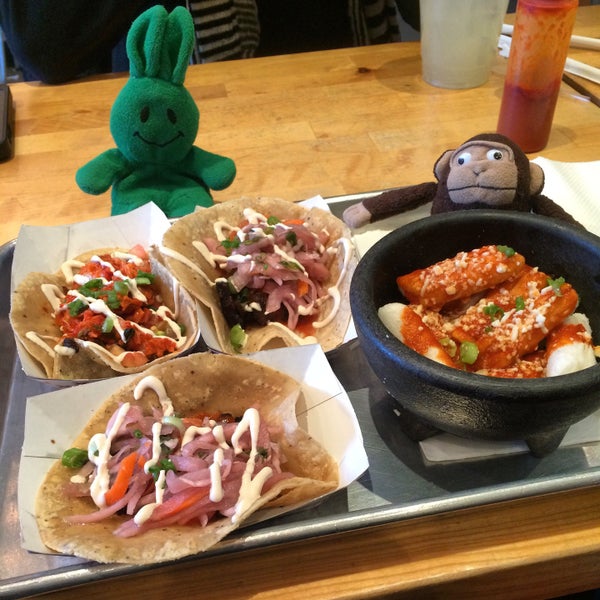 Foto tirada no(a) Kimchi Grill por greenie m. em 10/19/2015