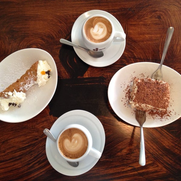 4/27/2014 tarihinde Yasemin O.ziyaretçi tarafından Cavalli Cafe'de çekilen fotoğraf