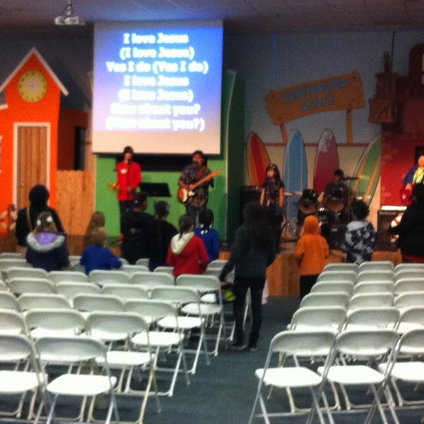 Foto tirada no(a) Rock Church and World Outreach Center por Ronnel J. em 1/27/2013