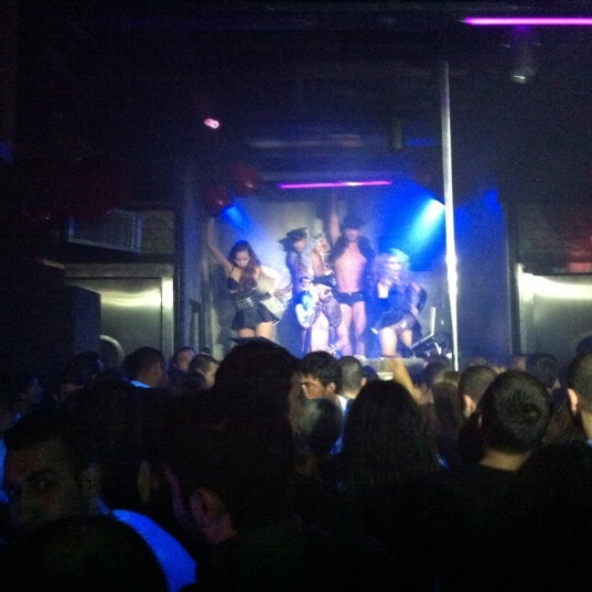 รูปภาพถ่ายที่ Rehab İstanbul โดย Brnbrtnlı เมื่อ 11/18/2012