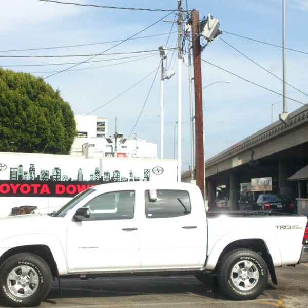 รูปภาพถ่ายที่ Toyota of Downtown LA โดย George P. เมื่อ 6/24/2013