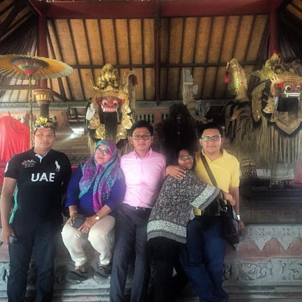 Photo taken at Istana Tampaksiring (Presidential Palace) by Adiwirya Aristiara d. on 12/27/2015