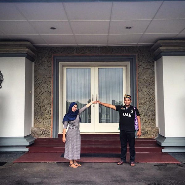 Photo taken at Istana Tampaksiring (Presidential Palace) by Adiwirya Aristiara d. on 12/27/2015