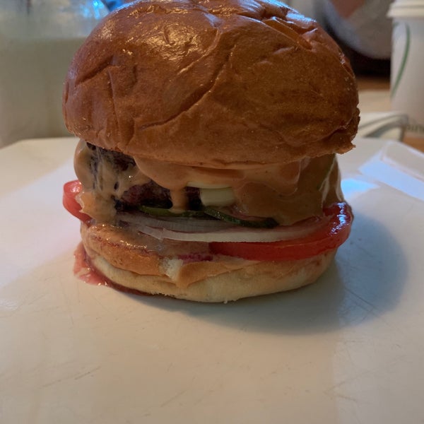 9/9/2019 tarihinde Alexey D.ziyaretçi tarafından 8oz Burger Bar'de çekilen fotoğraf