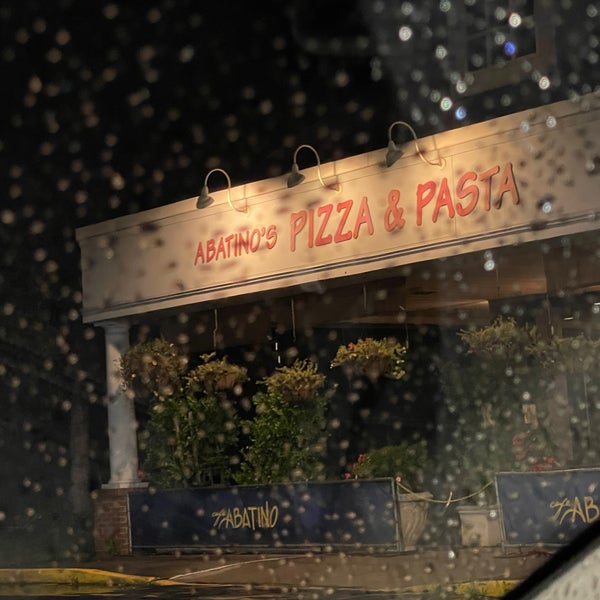 Foto diambil di Abatino&#39;s Pizza &amp; Pasta oleh Jerry M. pada 9/18/2021