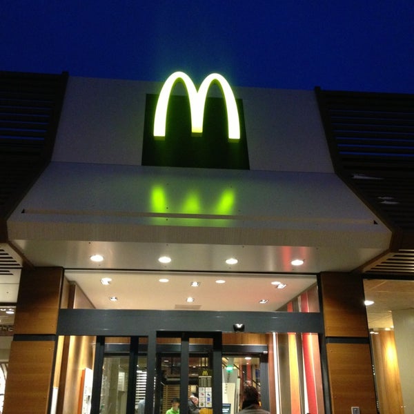 Снимок сделан в McDonald&#39;s пользователем Maurice B. 1/19/2013