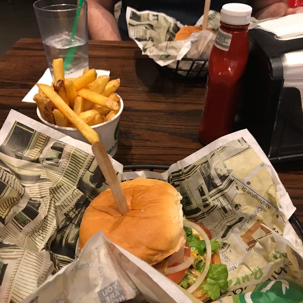 Photo taken at Wahlburgers by Rei L. on 1/7/2019