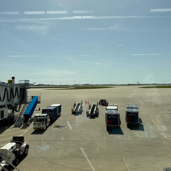 4/8/2024 tarihinde Amanda N.ziyaretçi tarafından Indianapolis International Airport (IND)'de çekilen fotoğraf