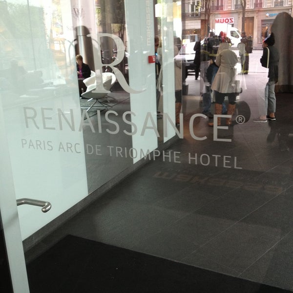 Foto diambil di Renaissance Paris Arc de Triomphe Hotel oleh Eren P. pada 5/3/2013