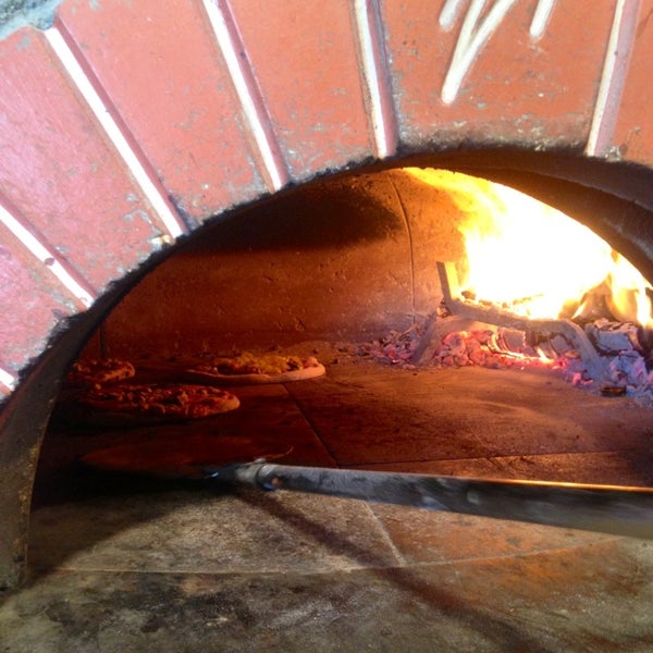 7/7/2013にBernita D.がCustom Built Pizzaで撮った写真
