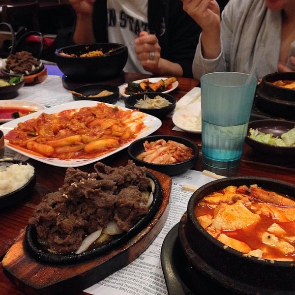 Foto scattata a Jang Guem Tofu and BBQ House da Sang L. il 4/19/2014