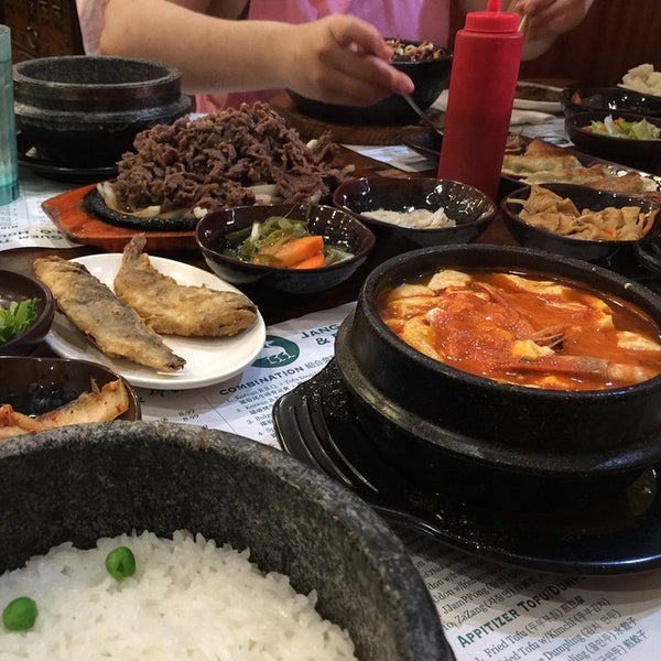 Foto scattata a Jang Guem Tofu and BBQ House da Sang L. il 4/12/2015