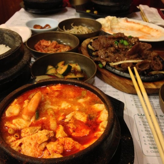 Foto scattata a Jang Guem Tofu and BBQ House da Sang L. il 12/1/2012