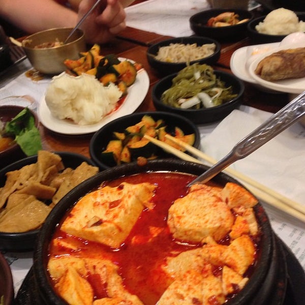 รูปภาพถ่ายที่ Jang Guem Tofu and BBQ House โดย Sang L. เมื่อ 8/11/2013