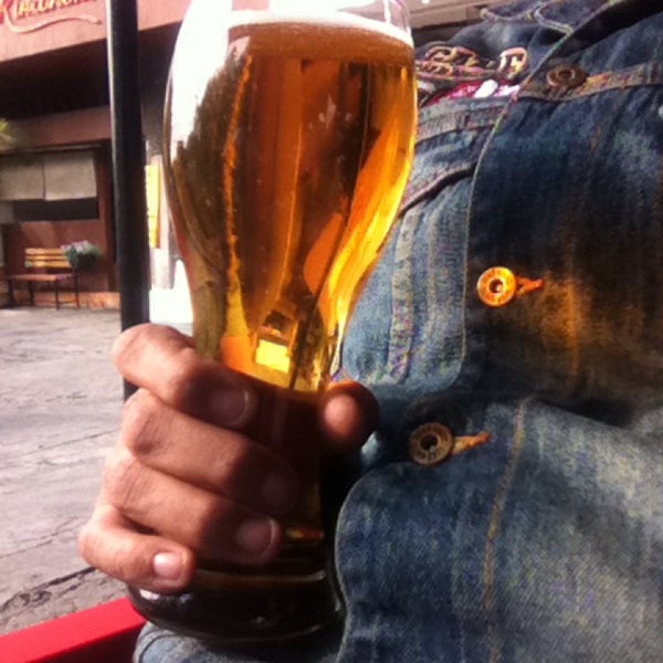 1/18/2014 tarihinde Carlos C.ziyaretçi tarafından Beer Bank Guadalajara'de çekilen fotoğraf