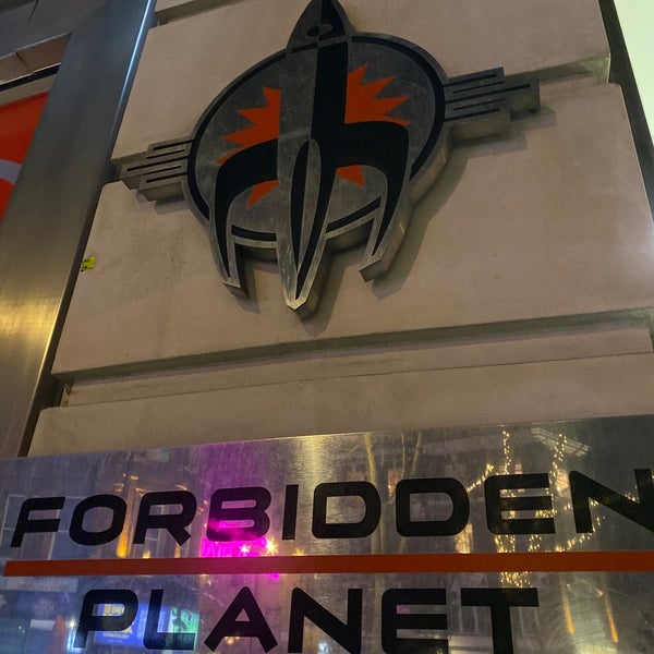 รูปภาพถ่ายที่ Forbidden Planet โดย 🐰 เมื่อ 12/30/2019