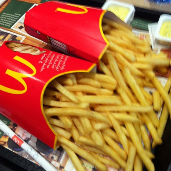 รูปภาพถ่ายที่ McDonald&#39;s โดย Remko S. เมื่อ 2/28/2013