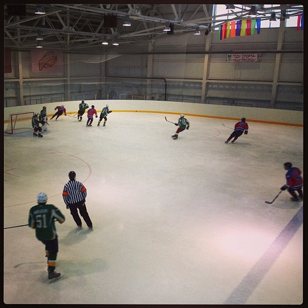 Дворец метеор. Дворец спорта днепропетровск. Ледовый дворец метеор. Дворец метеор. Метеор (стадион, днепр).