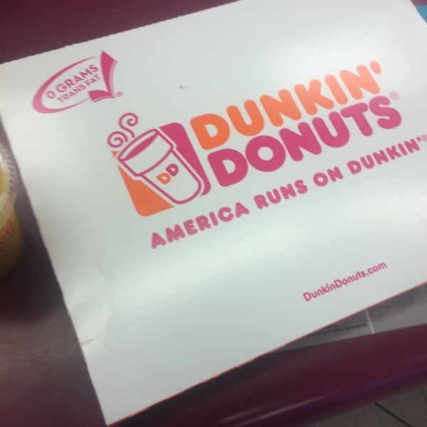 Photo taken at Dunkin&#39; by Lester C. on 8/19/2014