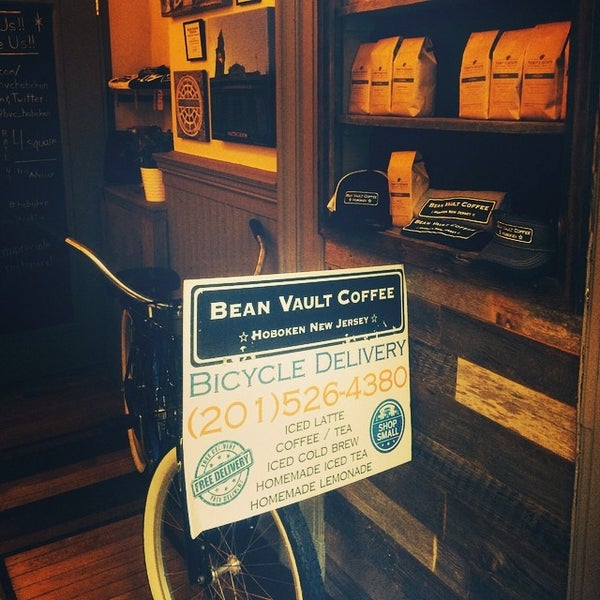 Photo taken at Bean Vault Coffee by Roxineus R. on 8/9/2014