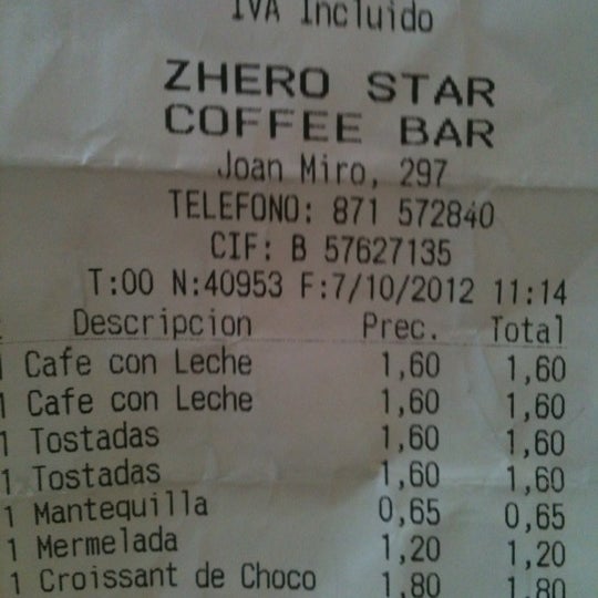 Das Foto wurde bei Zhero Star Sushi Bar &amp; Coffee von Joan T. am 10/7/2012 aufgenommen