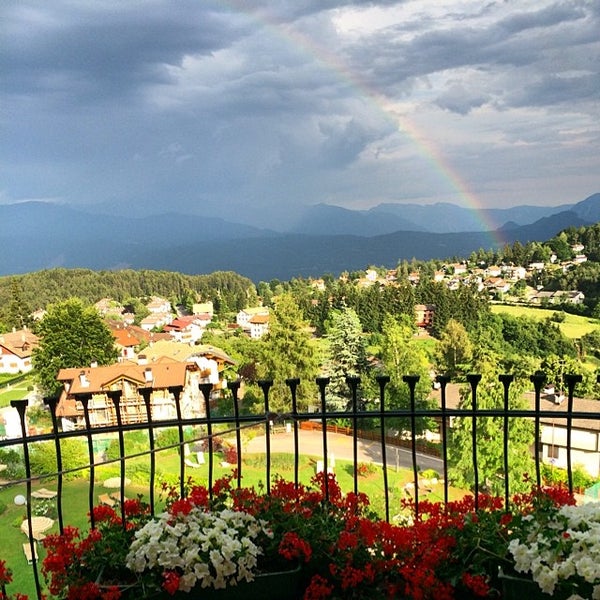Das Foto wurde bei Alp &amp; Wellness Sport Hotel Panorama von Viaggiatori am 6/13/2014 aufgenommen