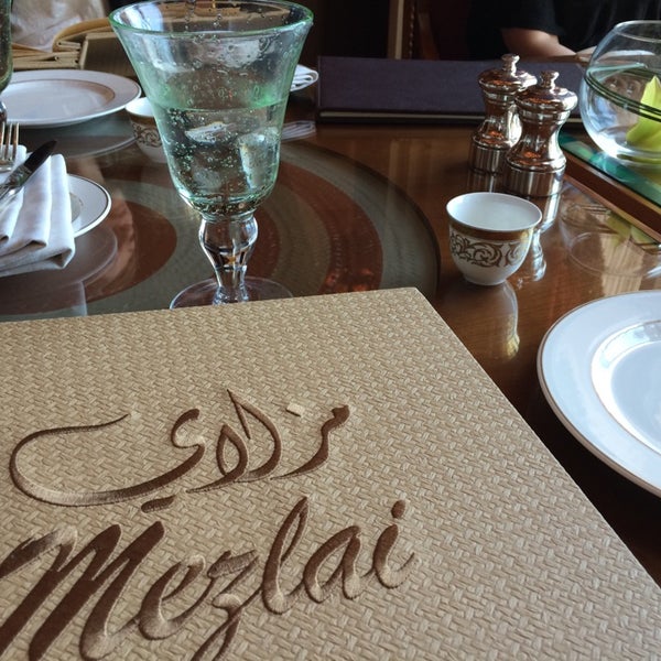 Das Foto wurde bei Mezlai Emirati Restaurant von Viaggiatori am 6/19/2014 aufgenommen