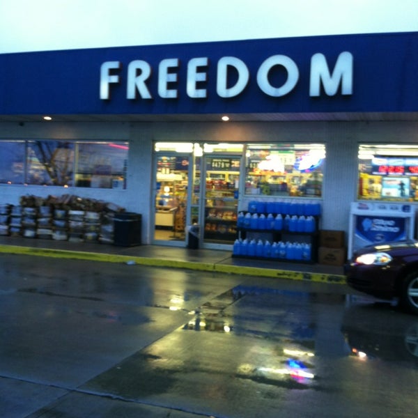 Freedom Oil (Now Closed) Fuel Station in Bloomington