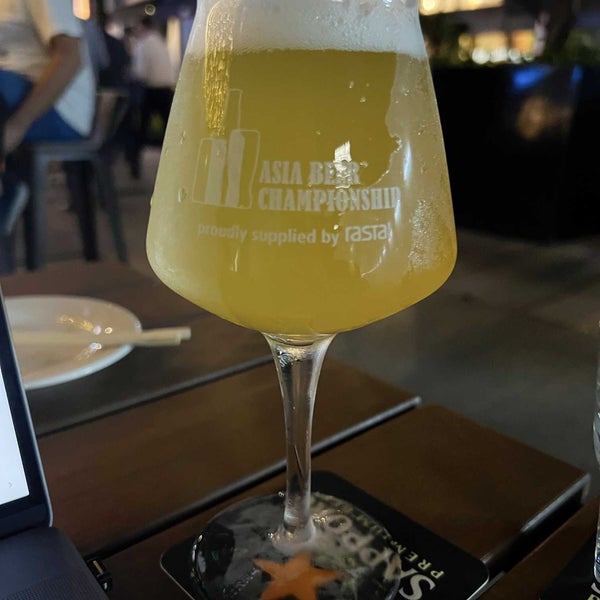 7/25/2022 tarihinde Craig D.ziyaretçi tarafından JiBiru Craft Beer Bar'de çekilen fotoğraf