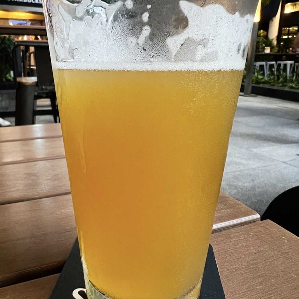 รูปภาพถ่ายที่ JiBiru Craft Beer Bar โดย Craig D. เมื่อ 7/25/2022