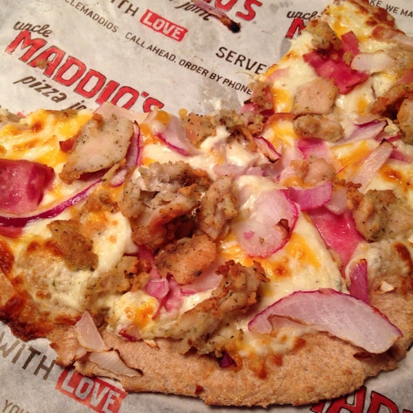 10/14/2013 tarihinde Mattziyaretçi tarafından Uncle Maddio&#39;s Pizza'de çekilen fotoğraf