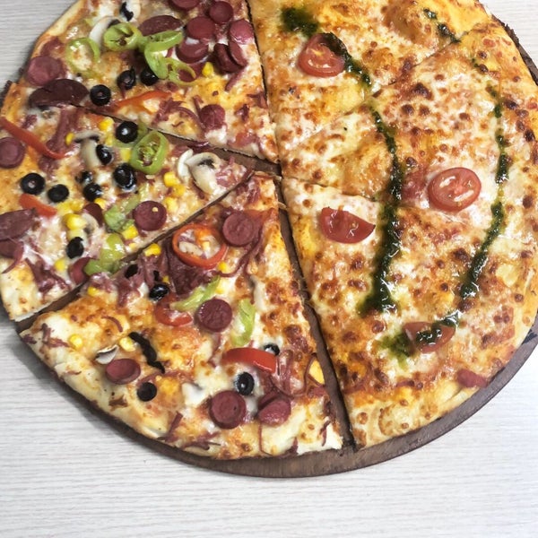 Foto scattata a Pizza Vegas da Mustafa Çağri S. il 5/12/2018