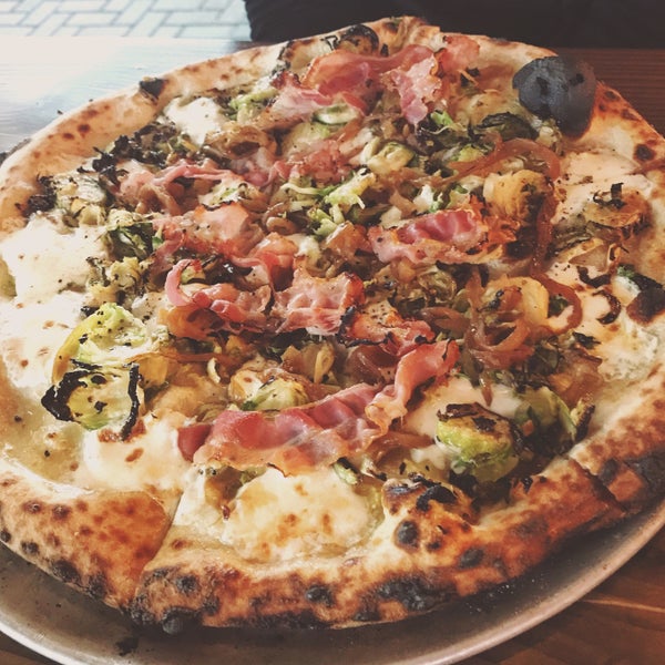 Foto diambil di Marquee Pizzeria + Bar oleh Sean W. pada 4/9/2018
