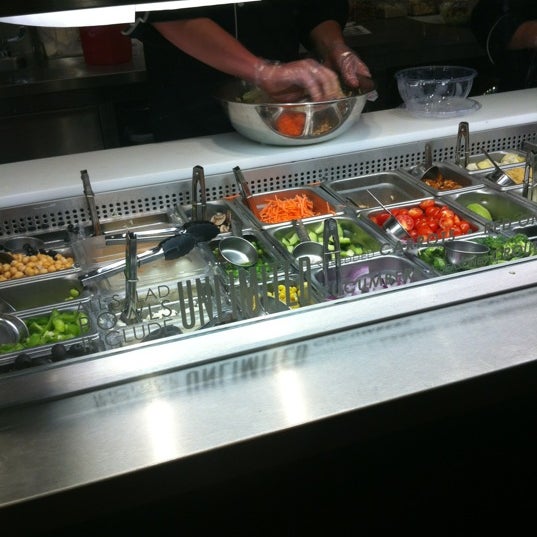 Foto scattata a Heirloom Salad Company da Sean W. il 10/2/2012