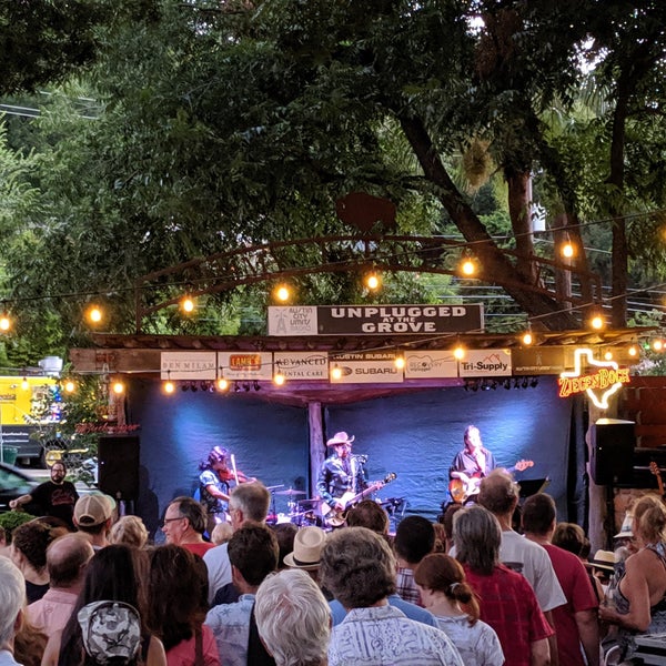 Foto tirada no(a) Shady Grove por Ben S. em 7/19/2019